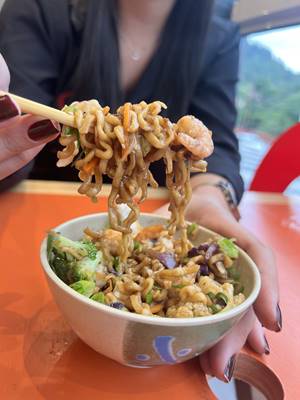 Yakissoba Misto Camarão/Salmão