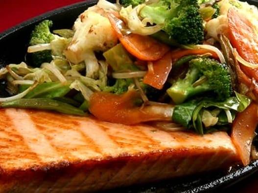 Teppaniyaki Salmão 1 un