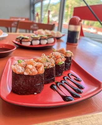 Gunkan Maki Salmão 4 un